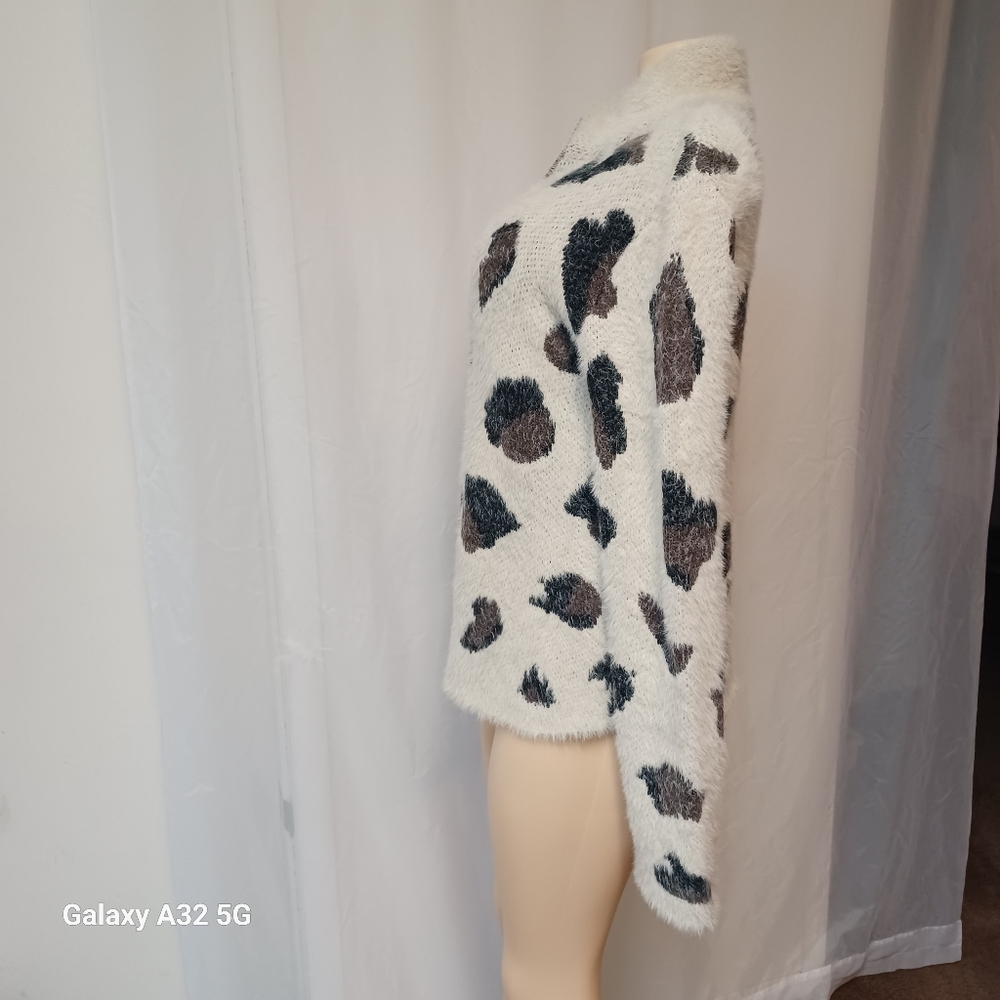 Entro Women Leopard Priht Fuzzy 1/4 Zip Pullover Size L  Soft Textured Sweater - Picture 5 of 10